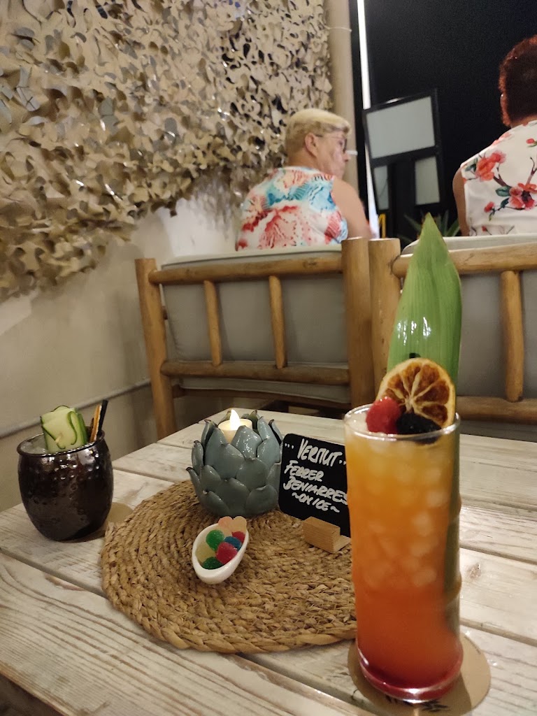 SEMSA BEACH Sea & Lounge. — Comida y bebida