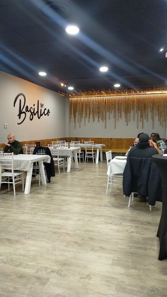 Basilico Restaurant Pizzeria — Ambiente