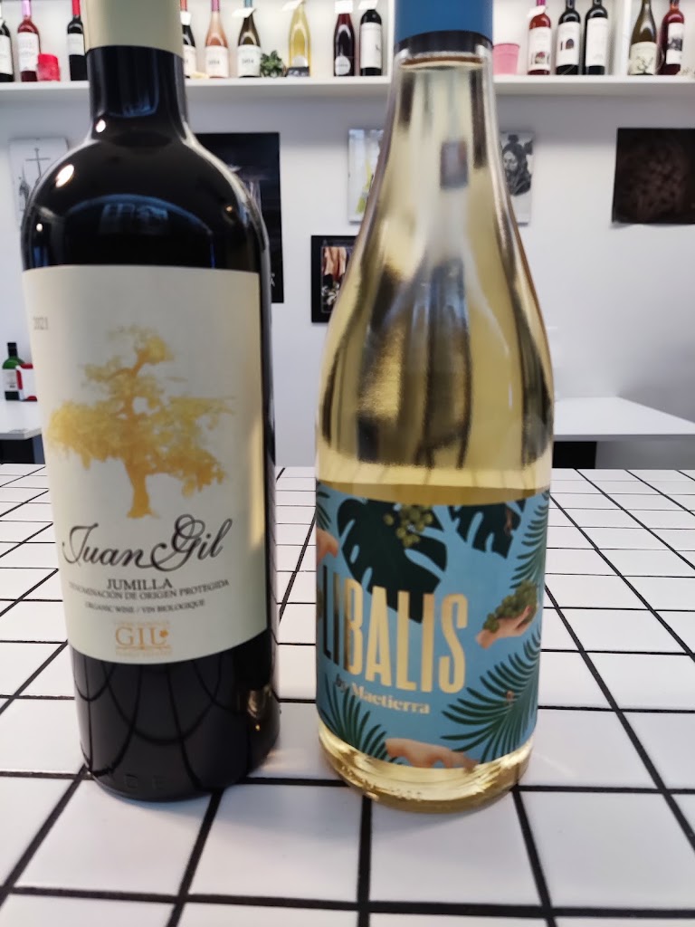 Vinobar — Comida y bebida