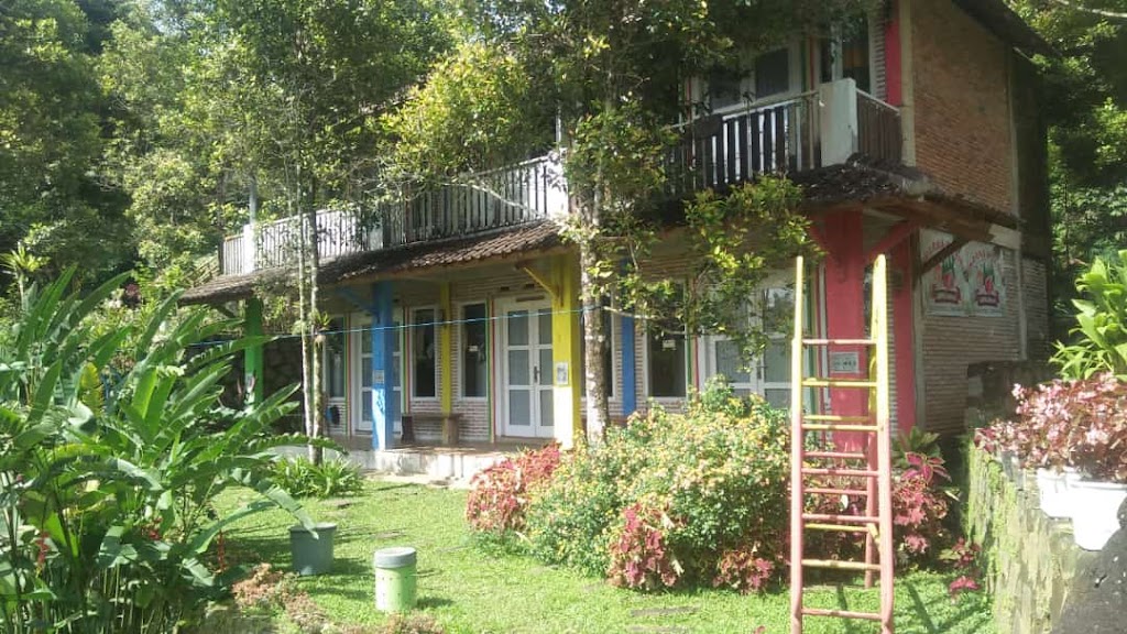 Warna Warni Camping Ground