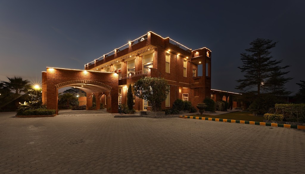 Royale Resorts