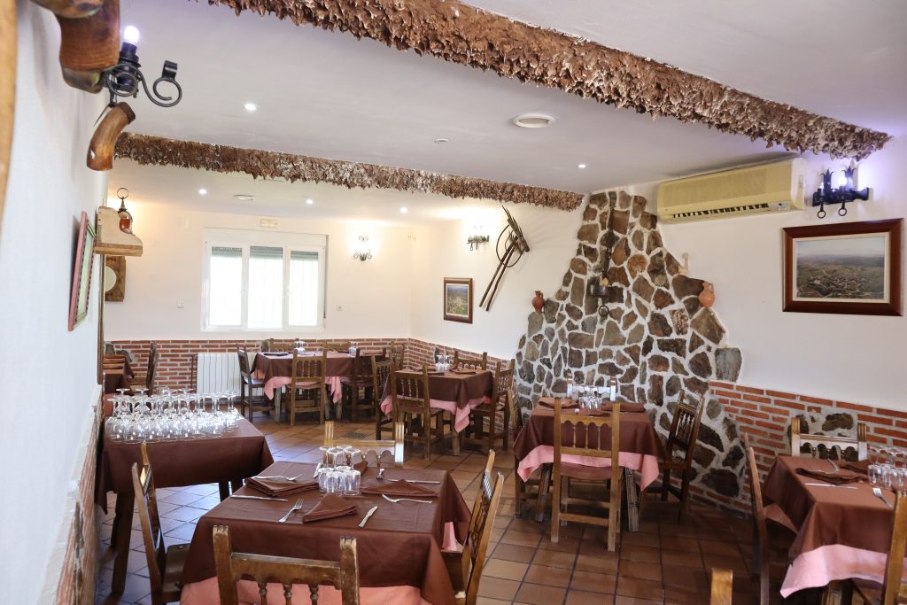 Restaurante Asador Los Chicotes — Ambiente