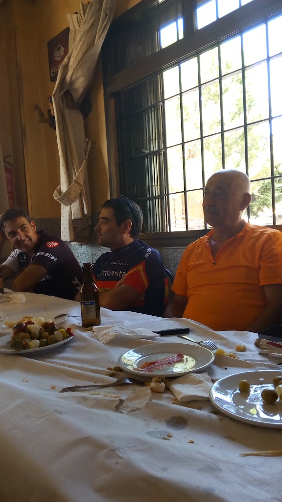 El Olivar — Comida y bebida