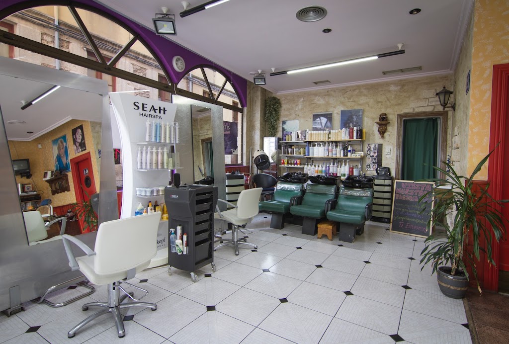 Vanesa Castellanos Yoans peluqueros — Interior
