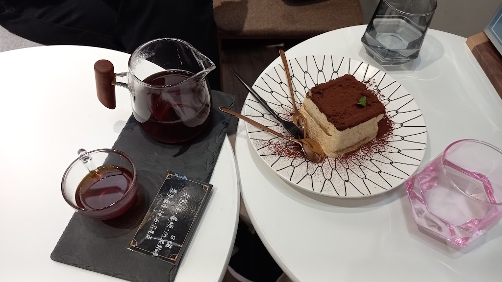 墨門珈琲 Moment Coffee 咖啡 咖啡豆 手沖 甜點 甜品 美食 下午茶 飲料 精品咖啡 烘豆 自烘巧克力 巴斯克 烤布蕾 磅蛋糕 手工餅乾 乳酪蛋糕 的照片