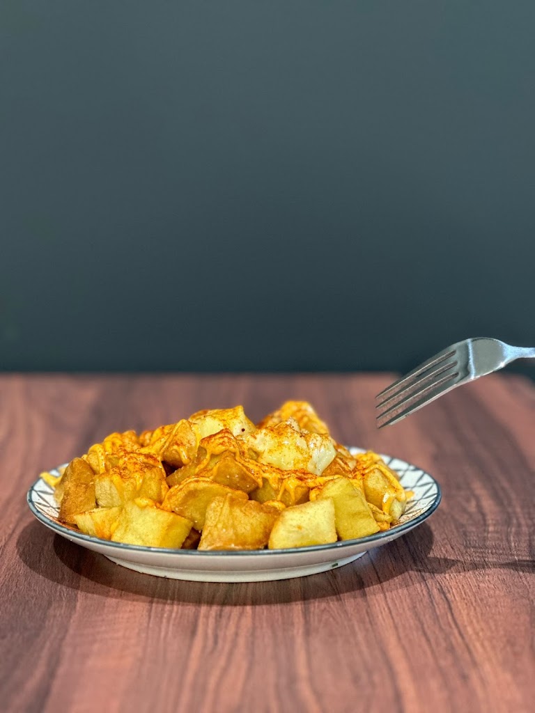 La Favorita Bar Cafe — Patatas bravas