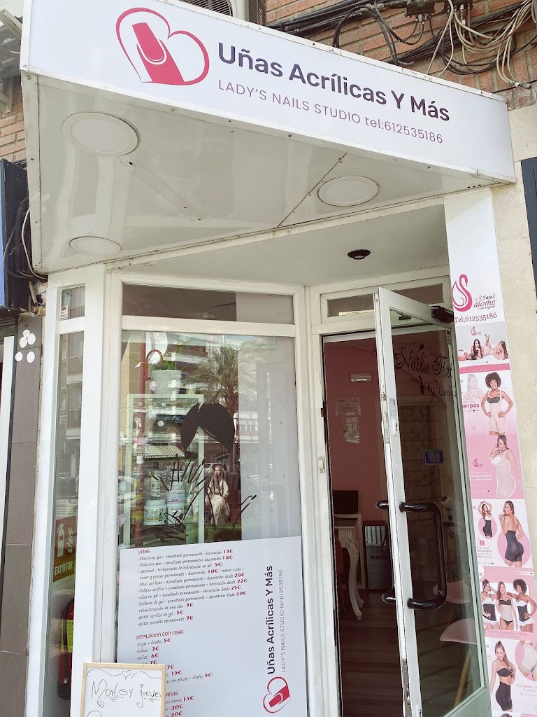 Lady's nails studio
