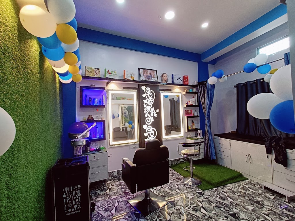 4 Season Beauty Salon Cosmetics