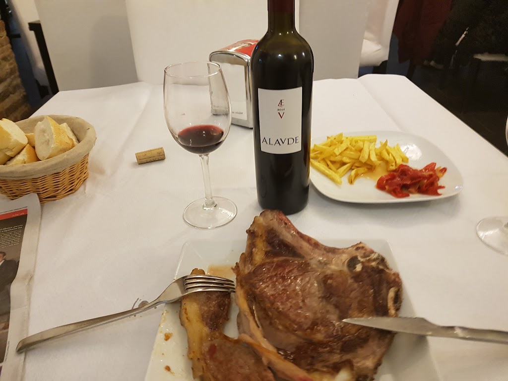 Sevilla La Chica — Comida y bebida