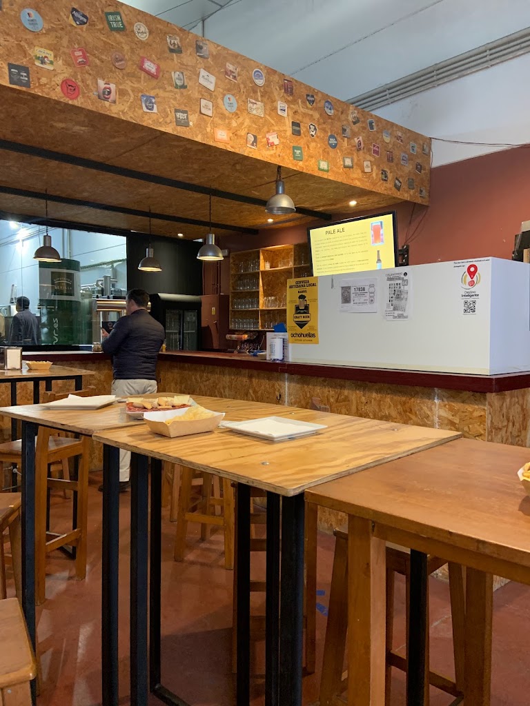 8 Huellas Cerveza Artesana — Ambiente