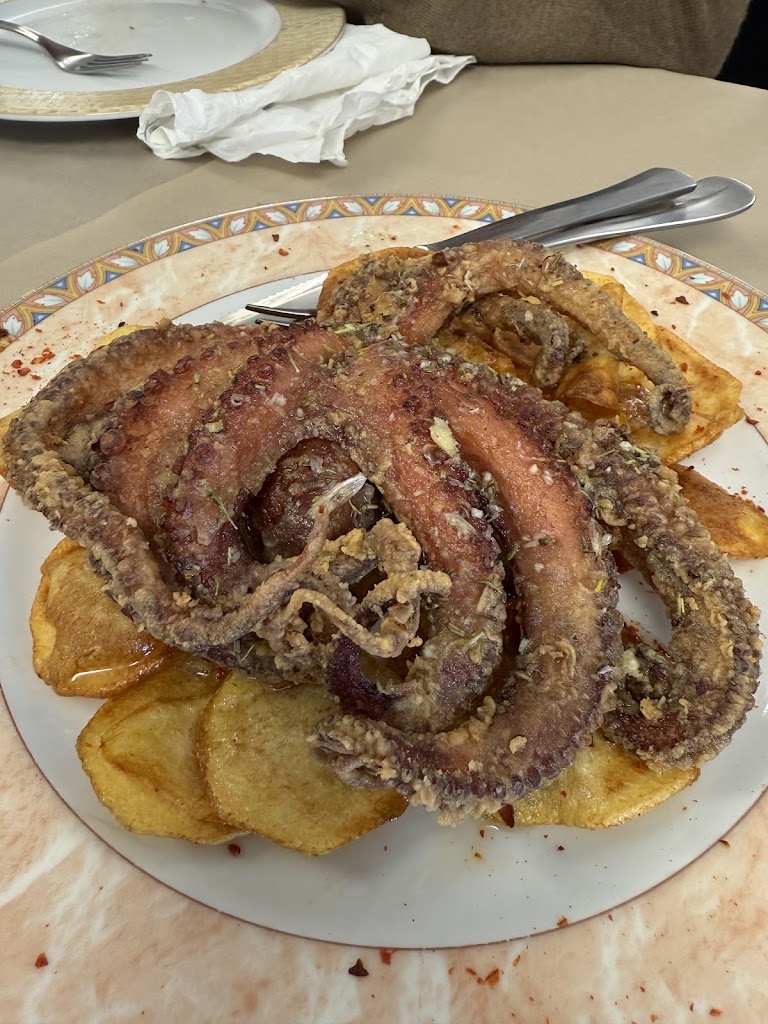Restaurante Bar Moderno — Comida y bebida