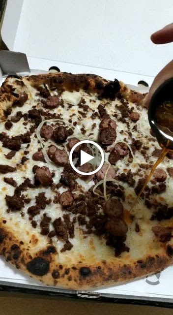 Pizzallenya — Comida y bebida