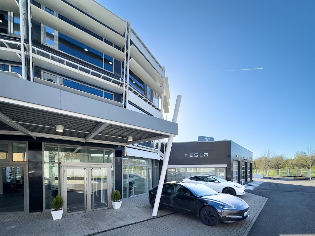 Tesla Center Madrid Alcobendas — Del propietario