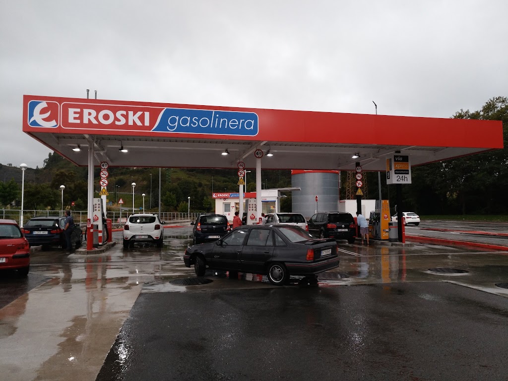 EROSKI — Surtidor de combustible