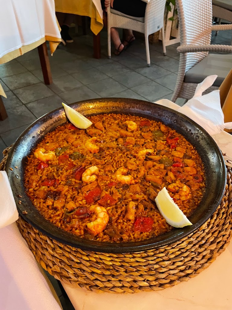 Restaurant Grill Manolo's — Paella