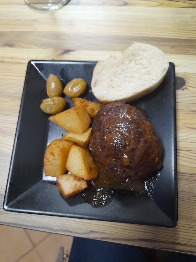 JJ'S British Cafe Bar — Comida y bebida