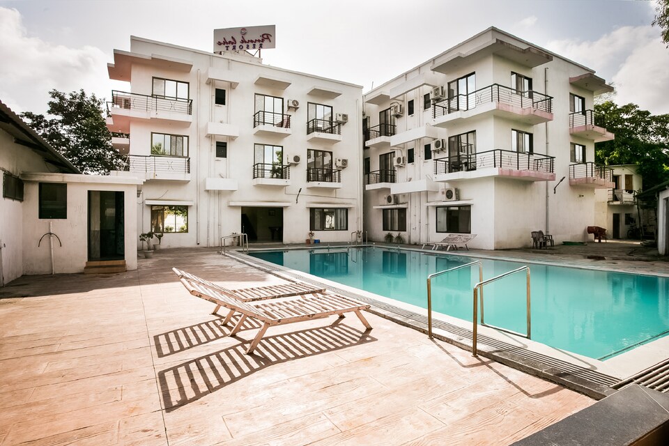 Oyo 80051 Pink Lake Luxury Resort