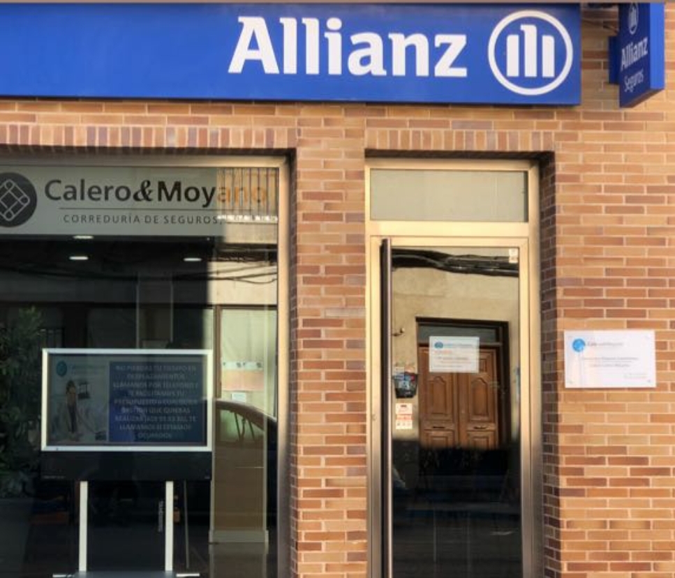 CONSTANZA MOYANO CASTELLANOS - Allianz Seguros. — Exterior