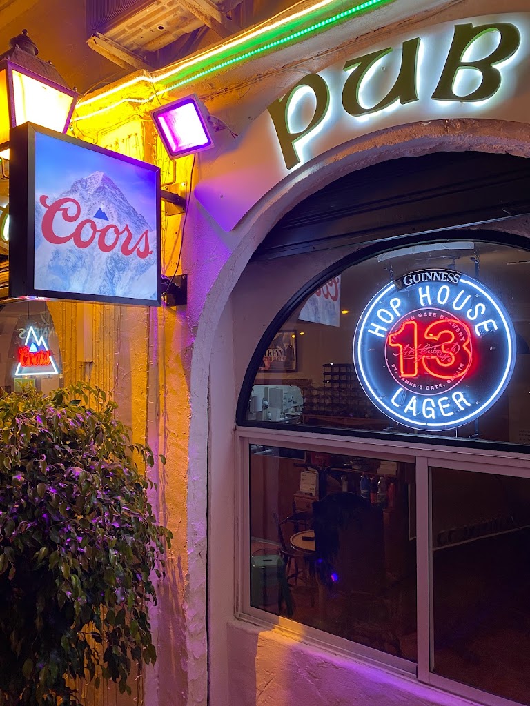 Dec's Irish Sports Pub