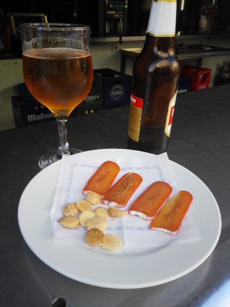 Cafeteria Hispania — Comida y bebida