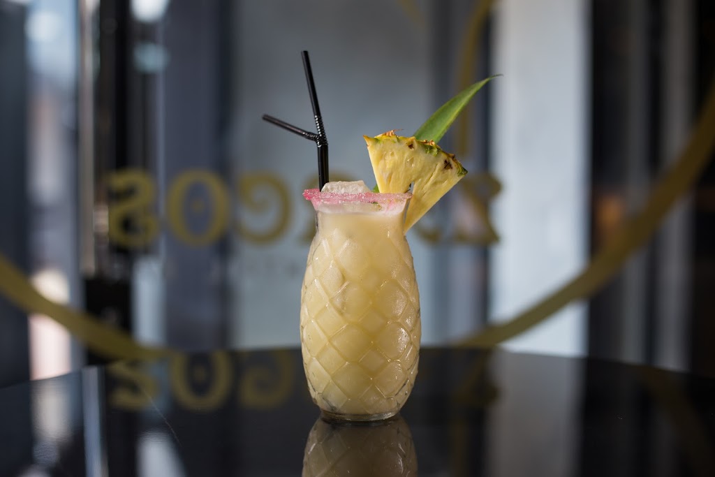 Zarcos Cocktail bar — Comida y bebida