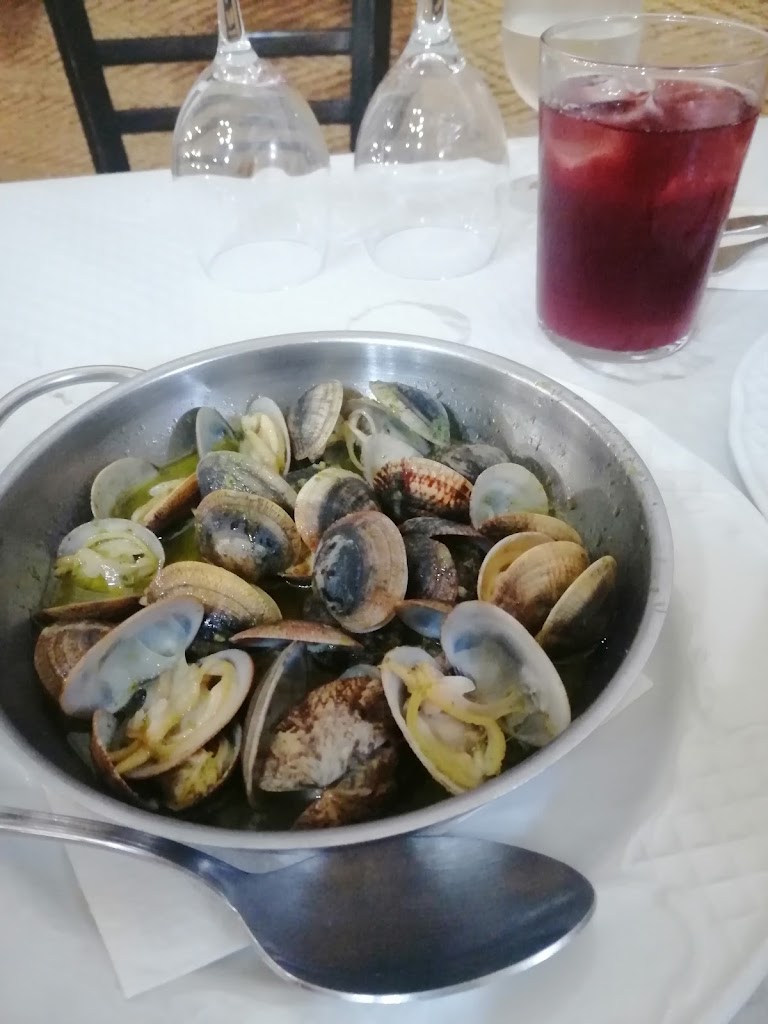 Bodega la Parada — Comida y bebida
