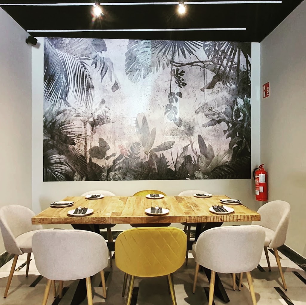 Clandestino Street Bar — Ambiente