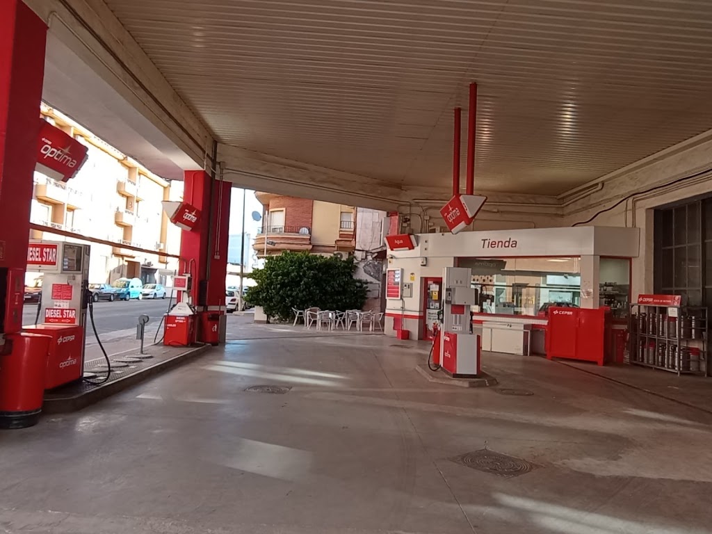 Estacion de servicio Cepsa — Surtidor de combustible