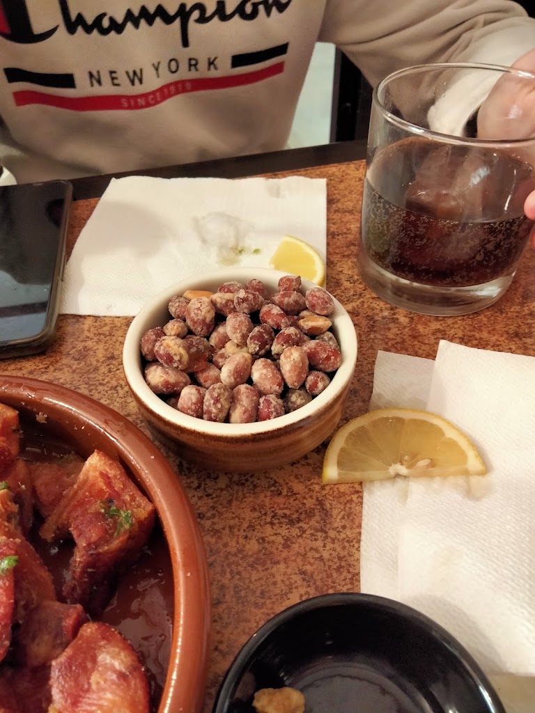 Bar Alfredo — Comida y bebida