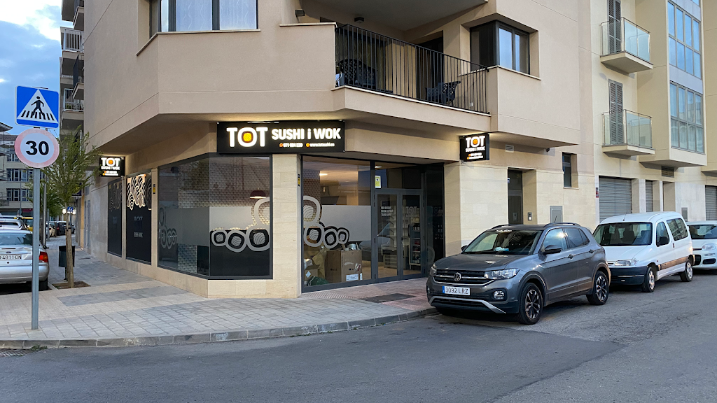 Tot Sushi i Wok
