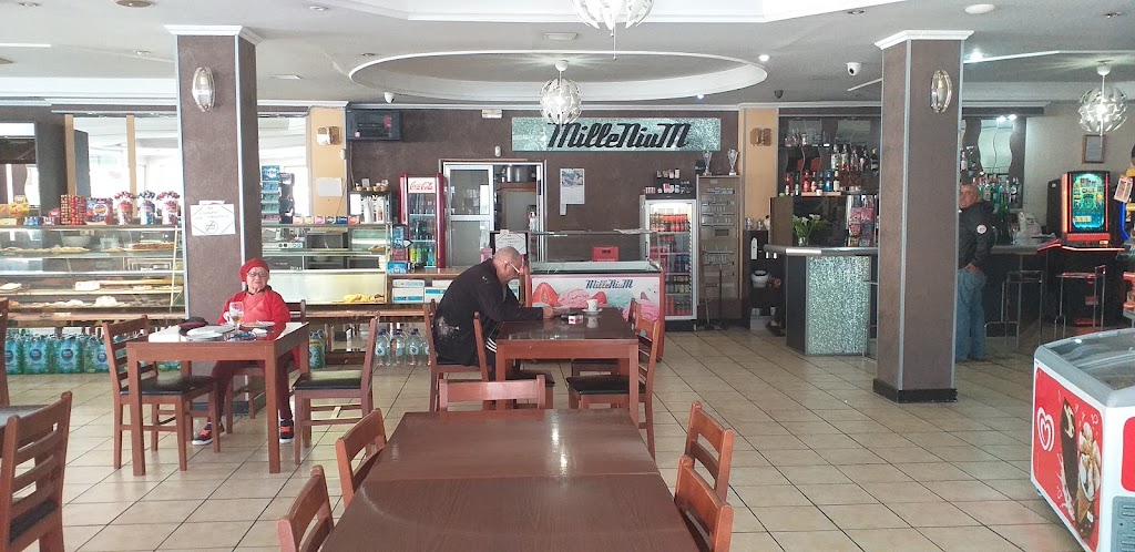 Millenium Pastisseria Cafeteria — Ambiente