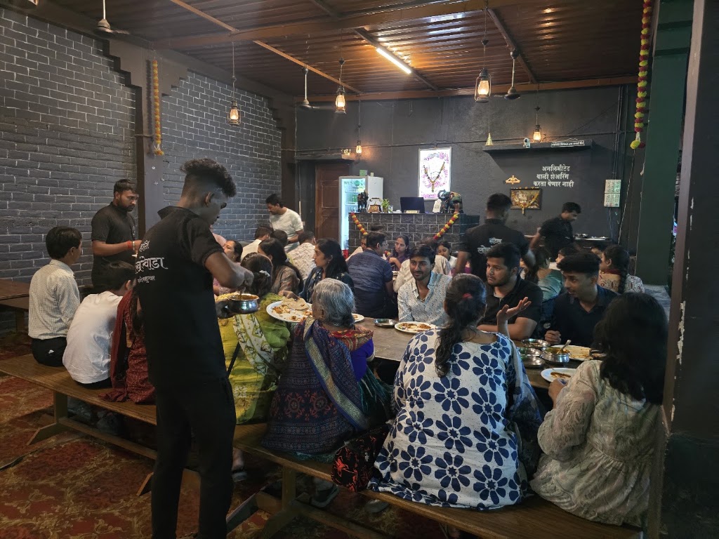 Hotel Lokhande Wada