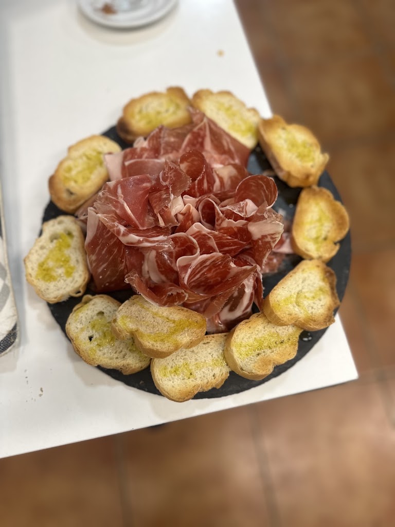 El Pernilet — Comida y bebida