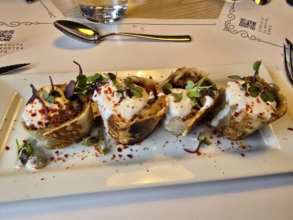 Restaurant La Pineda — Comida y bebida