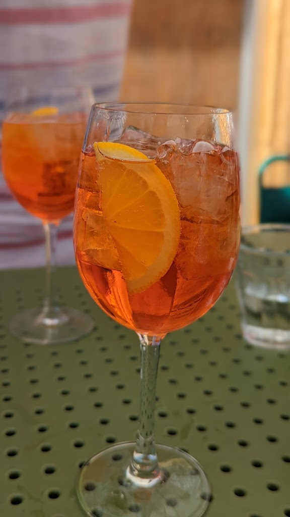aperol spritz drink