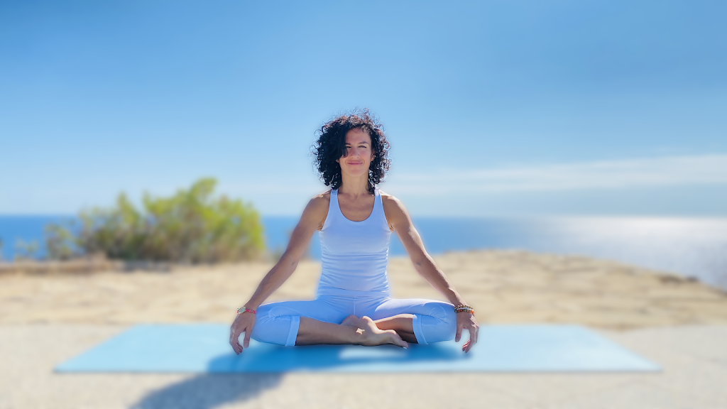 Escuela RYLS YOGA - con Rosa Yoga Lifestyle