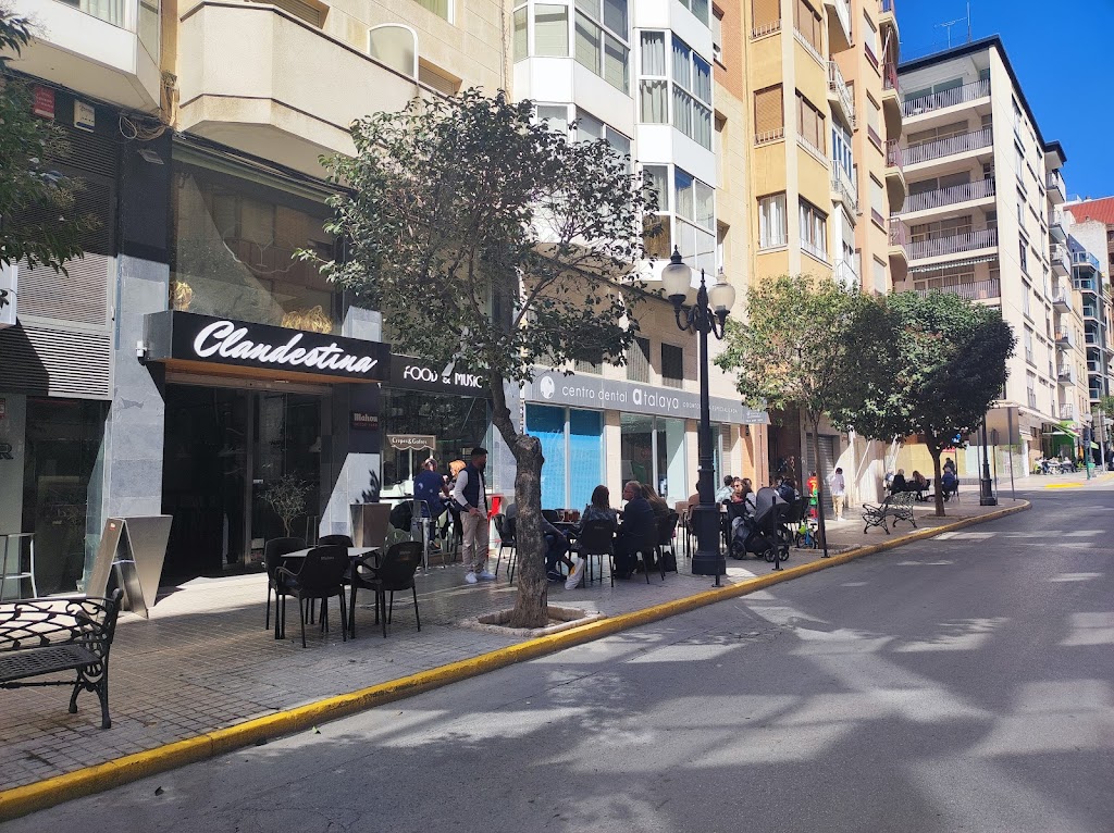 Clandestina Cafeteria-Lounge