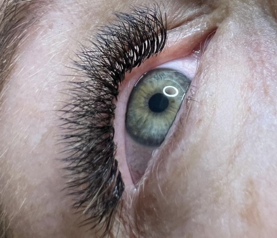 Lashes Arie' Extensiones de pestanas.