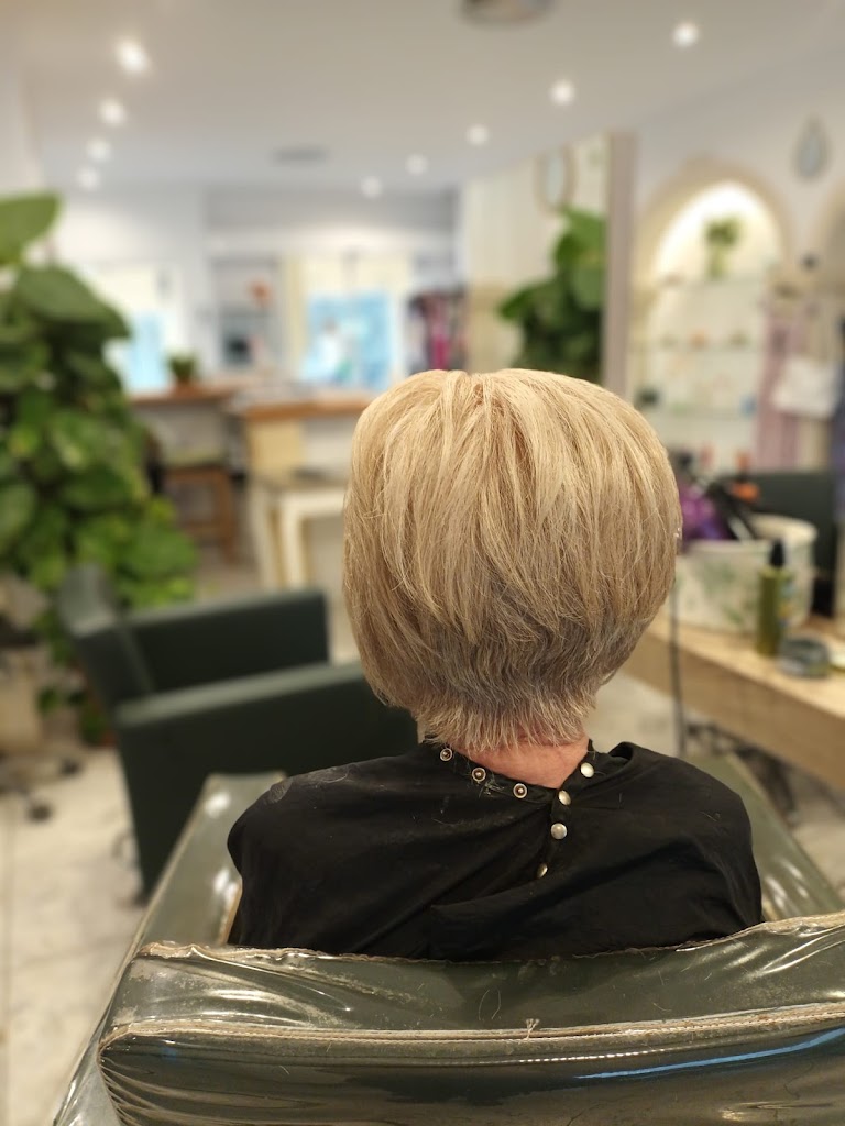 La Plaza Hair and Beauty Salon — Del propietario