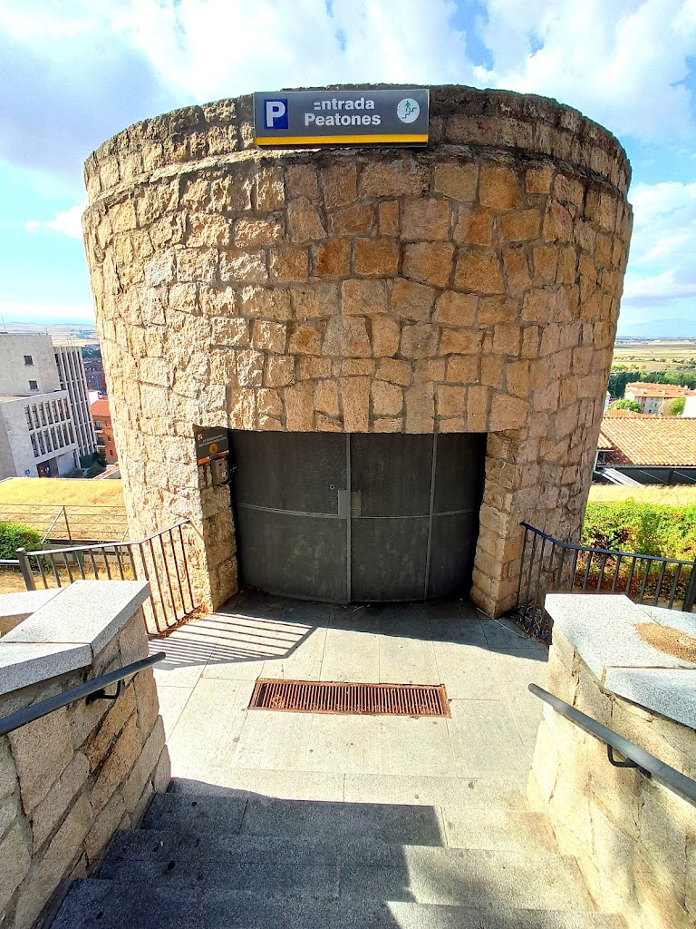 Salida parking El Rastro para peatones