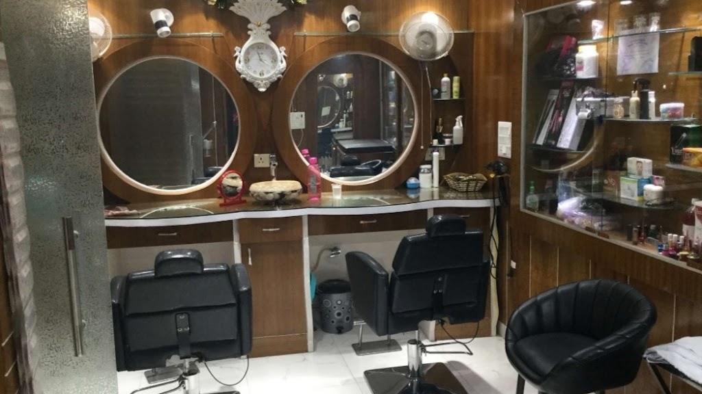 Akanksha Beauty Parlour And G P Boutique