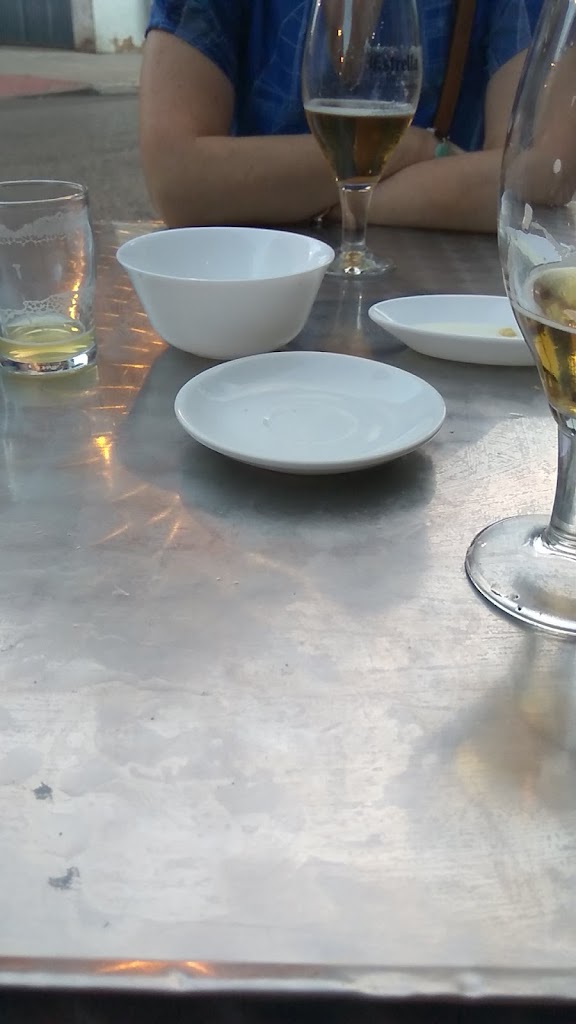 Bar Chiqui — Comida y bebida