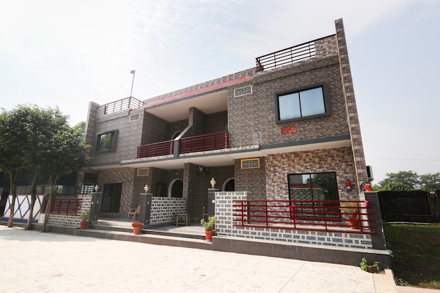 Oyo 62098 Aryan Hotel And Resort