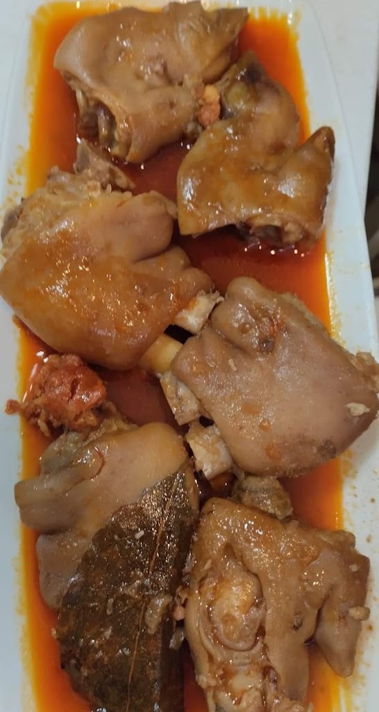Cerveceria La De Arriba — Comida y bebida