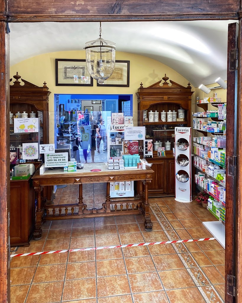 Farmacia Marin. Fundada en 1898. Lda Manuela Martinez de Abellanosa Moreno.