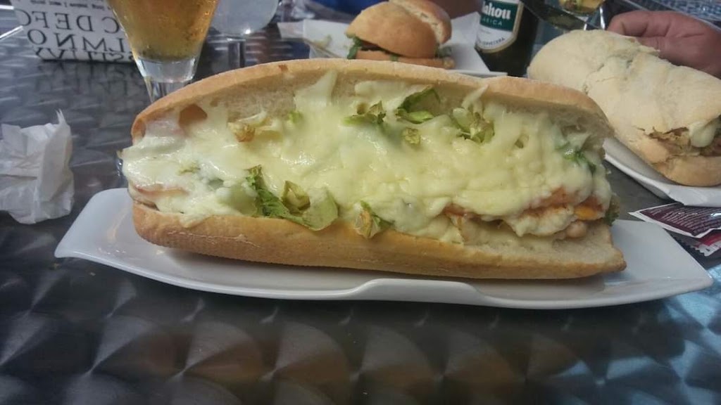 Heladeria Bocateria Piscis — Comida y bebida