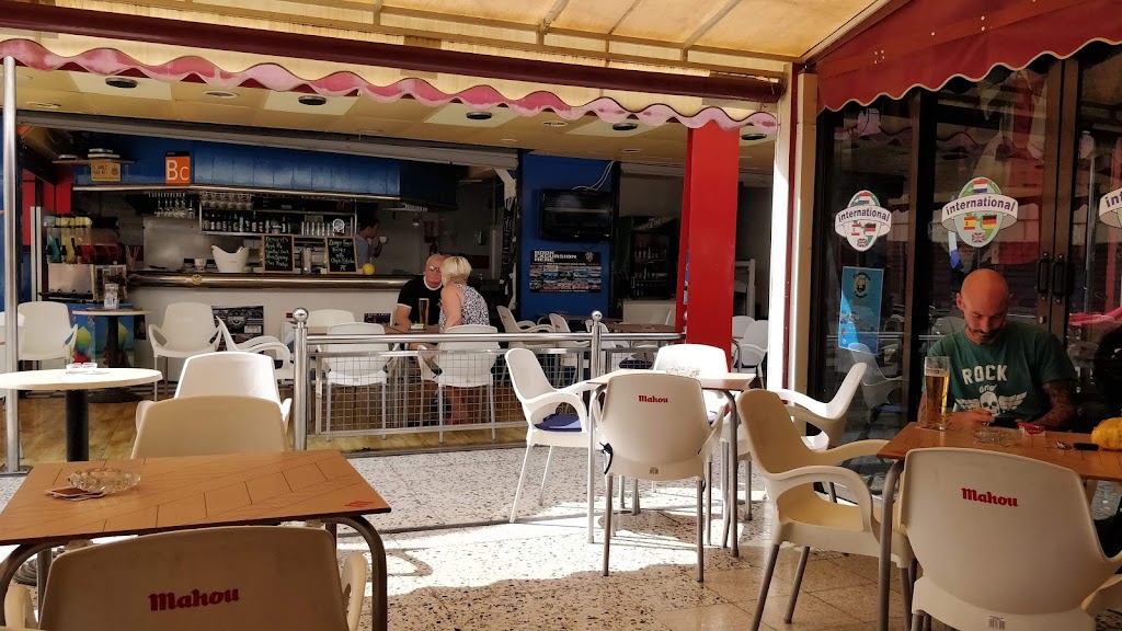 Kim's Bar And Restaurant. — Ambiente