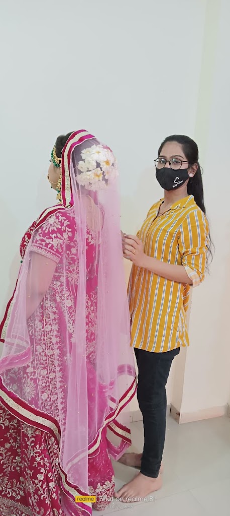 Saloni Boutique And Make Up Artist