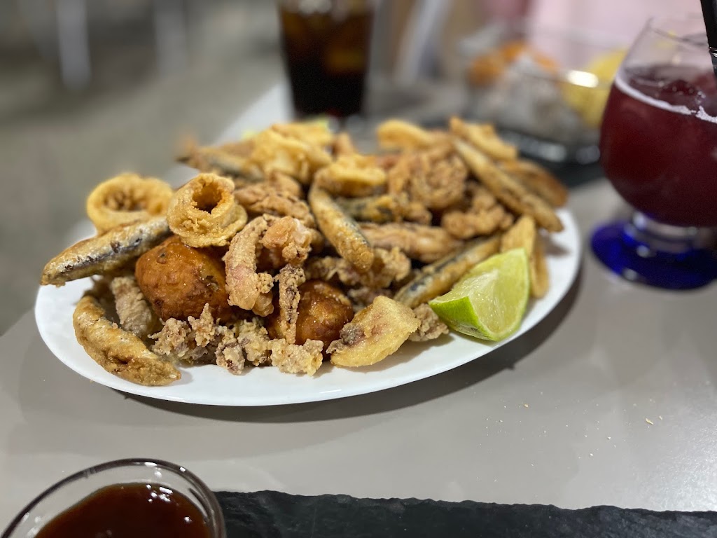 El Escondite cafe bar — Comida y bebida