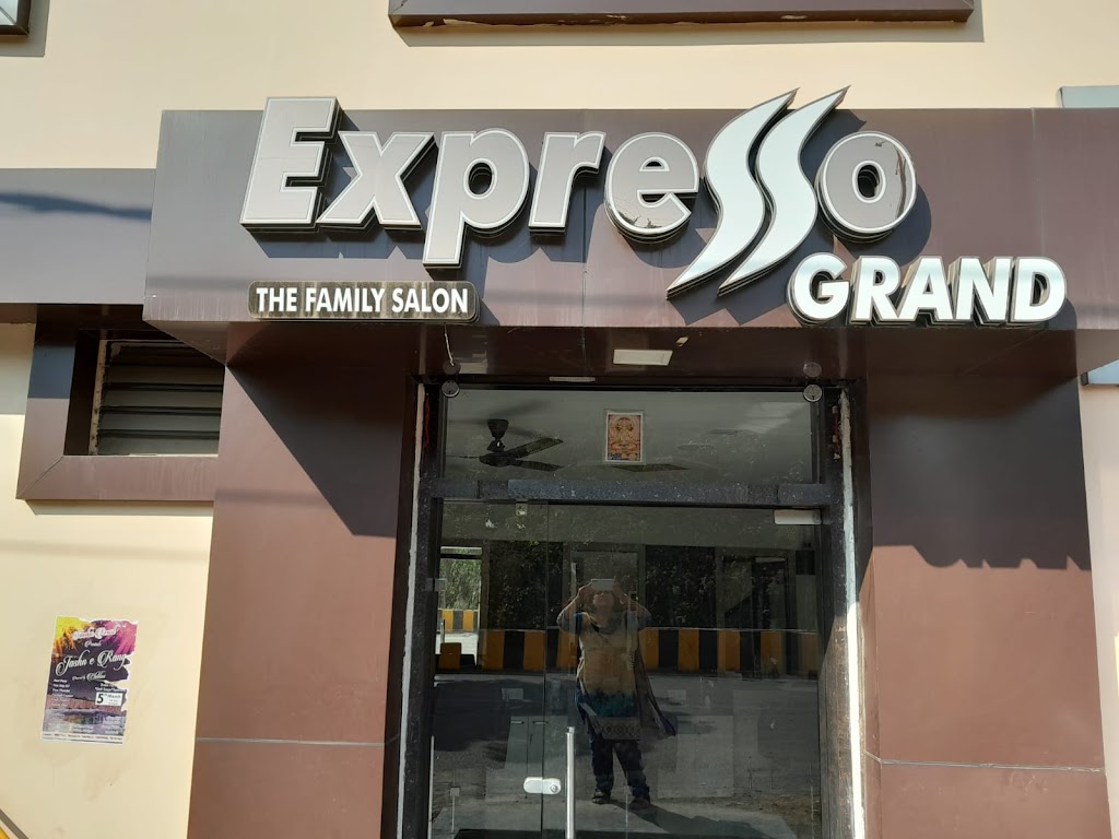 Expresso Grand Salon Male Hair Salon In Jabalpur Best Ladies Beauty Parlour In Jabalpur Unisex Family Salons In Jabalpur